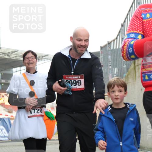 08.12.2024 - St. Pauli X-Mass-Run No. 14 H.Heesch http://msf.ph/oto/7494985 08.12.2024 10:07:28 Ziel 129, 151, 165, 2099, 2208, 2212, 2346, 2843, 2861, 2888, 3338, 3342, 165, 892, 1007, 1124, 1426, 1720, 2099, 3153, 3338, 3342 meine-sportfotos.de