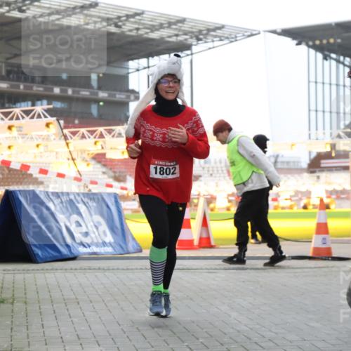 08.12.2024 - St. Pauli X-Mass-Run No. 14 H.Heesch http://msf.ph/oto/7494999 08.12.2024 09:59:33 Ziel 738, 1534, 1874, 2983, 3293, 1202, 1802, 1874 meine-sportfotos.de