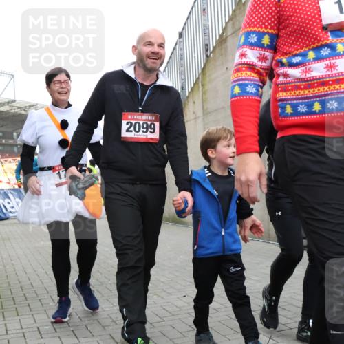 08.12.2024 - St. Pauli X-Mass-Run No. 14 H.Heesch http://msf.ph/oto/7495001 08.12.2024 10:07:29 Ziel 129, 151, 165, 1007, 1720, 2099, 2208, 2212, 2346, 2843, 2861, 2888, 3338, 3342, 165, 892, 1007, 1124, 1426, 1720, 2099, 3153, 3338, 3342 meine-sportfotos.de