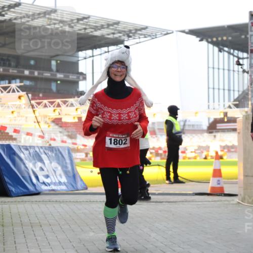 08.12.2024 - St. Pauli X-Mass-Run No. 14 H.Heesch http://msf.ph/oto/7495024 08.12.2024 09:59:33 Ziel 738, 1534, 1874, 2983, 3293, 1202, 1802, 1874 meine-sportfotos.de