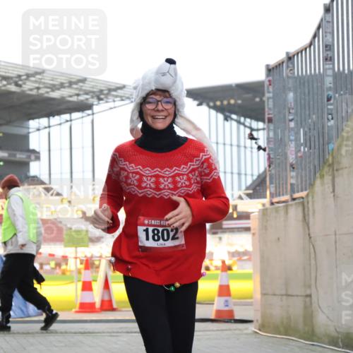 08.12.2024 - St. Pauli X-Mass-Run No. 14 H.Heesch http://msf.ph/oto/7495057 08.12.2024 09:59:34 Ziel 738, 1202, 1534, 1802, 1874, 2983, 3293, 1202, 1802 meine-sportfotos.de