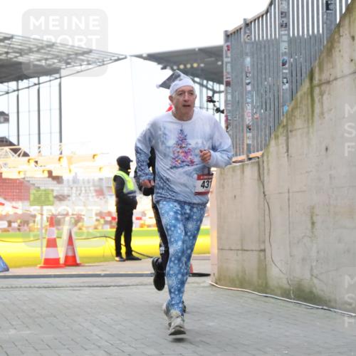 08.12.2024 - St. Pauli X-Mass-Run No. 14 H.Heesch http://msf.ph/oto/7495071 08.12.2024 09:59:44 Ziel 431, 1202, 1802, 1874, 3293, 431, 2746, 2762, 3156, 3157 meine-sportfotos.de