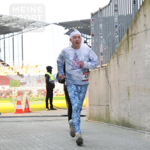 08.12.2024 - St. Pauli X-Mass-Run No. 14 H.Heesch http://msf.ph/oto/7495077 08.12.2024 09:59:44 Ziel 431, 1202, 1802, 1874, 3293, 431, 2746, 2762, 3156, 3157 meine-sportfotos.de