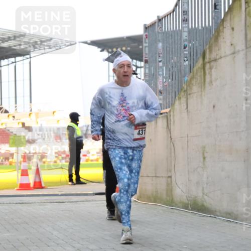 08.12.2024 - St. Pauli X-Mass-Run No. 14 H.Heesch http://msf.ph/oto/7495085 08.12.2024 09:59:44 Ziel 431, 1202, 1802, 1874, 3293, 431, 2746, 2762, 3156, 3157 meine-sportfotos.de