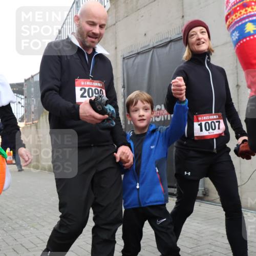 08.12.2024 - St. Pauli X-Mass-Run No. 14 H.Heesch http://msf.ph/oto/7495096 08.12.2024 10:07:30 Ziel 129, 151, 165, 1007, 1720, 2099, 2208, 2212, 2843, 2861, 2888, 3338, 3342, 892, 1007, 1124, 1426, 1720, 3153, 3338 meine-sportfotos.de