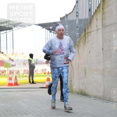 08.12.2024 - St. Pauli X-Mass-Run No. 14 H.Heesch http://msf.ph/oto/7495111 08.12.2024 09:59:44 Ziel 431, 1202, 1802, 1874, 3293, 431, 2746, 2762, 3156, 3157 meine-sportfotos.de