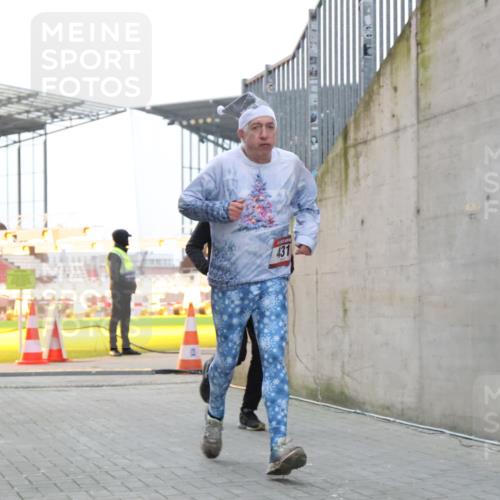 08.12.2024 - St. Pauli X-Mass-Run No. 14 H.Heesch http://msf.ph/oto/7495117 08.12.2024 09:59:44 Ziel 431, 1202, 1802, 1874, 3293, 431, 2746, 2762, 3156, 3157 meine-sportfotos.de