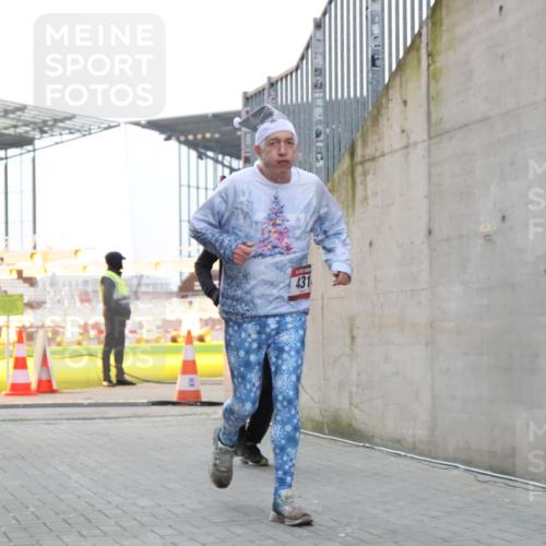 08.12.2024 - St. Pauli X-Mass-Run No. 14 H.Heesch http://msf.ph/oto/7495126 08.12.2024 09:59:44 Ziel 431, 1202, 1802, 1874, 3293, 431, 2746, 2762, 3156, 3157 meine-sportfotos.de