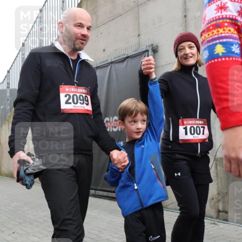 08.12.2024 - St. Pauli X-Mass-Run No. 14 H.Heesch http://msf.ph/oto/7495128 08.12.2024 10:07:30 Ziel 129, 151, 165, 1007, 1720, 2099, 2208, 2212, 2843, 2861, 2888, 3338, 3342, 892, 1007, 1124, 1426, 1720, 3153, 3338 meine-sportfotos.de