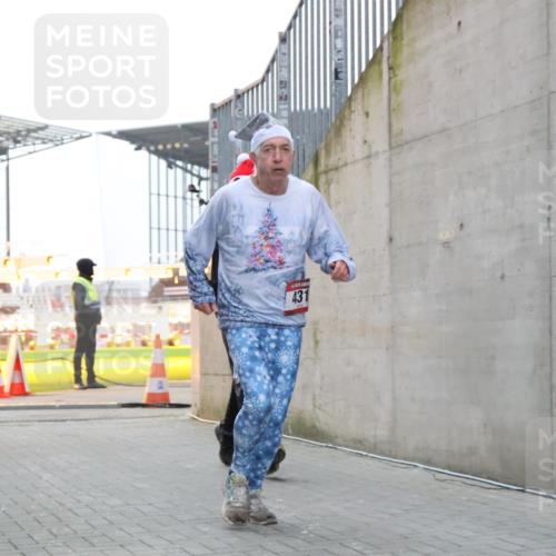 08.12.2024 - St. Pauli X-Mass-Run No. 14 H.Heesch http://msf.ph/oto/7495140 08.12.2024 09:59:45 Ziel 431, 1202, 1802, 1874, 2746, 431, 2746, 2762, 3156, 3157 meine-sportfotos.de