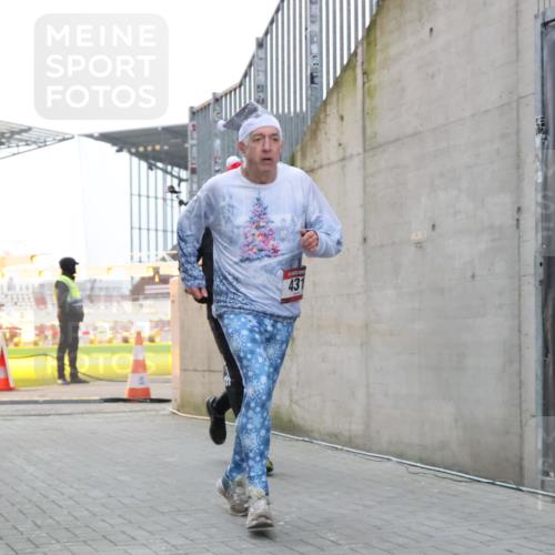 08.12.2024 - St. Pauli X-Mass-Run No. 14 H.Heesch http://msf.ph/oto/7495151 08.12.2024 09:59:45 Ziel 431, 1202, 1802, 1874, 2746, 431, 2746, 2762, 3156, 3157 meine-sportfotos.de