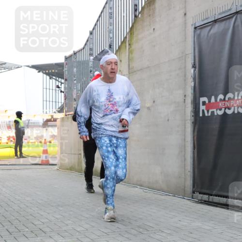 08.12.2024 - St. Pauli X-Mass-Run No. 14 H.Heesch http://msf.ph/oto/7495175 08.12.2024 09:59:45 Ziel 431, 1202, 1802, 1874, 2746, 431, 2746, 2762, 3156, 3157 meine-sportfotos.de