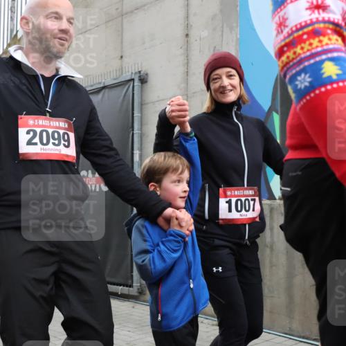 08.12.2024 - St. Pauli X-Mass-Run No. 14 H.Heesch http://msf.ph/oto/7495177 08.12.2024 10:07:31 Ziel 129, 165, 1007, 1720, 2099, 2208, 2843, 2861, 2888, 3338, 3342, 892, 1007, 1124, 1426, 1720, 3153 meine-sportfotos.de