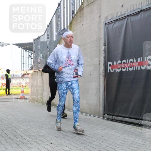 08.12.2024 - St. Pauli X-Mass-Run No. 14 H.Heesch http://msf.ph/oto/7495186 08.12.2024 09:59:45 Ziel 431, 1202, 1802, 1874, 2746, 431, 2746, 2762, 3156, 3157 meine-sportfotos.de