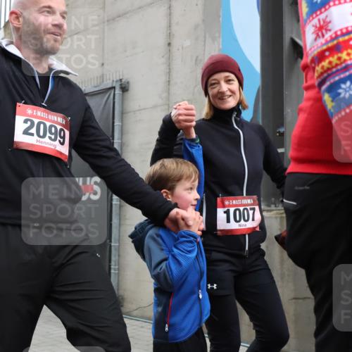 08.12.2024 - St. Pauli X-Mass-Run No. 14 H.Heesch http://msf.ph/oto/7495193 08.12.2024 10:07:31 Ziel 129, 165, 1007, 1720, 2099, 2208, 2843, 2861, 2888, 3338, 3342, 892, 1007, 1124, 1426, 1720, 3153 meine-sportfotos.de