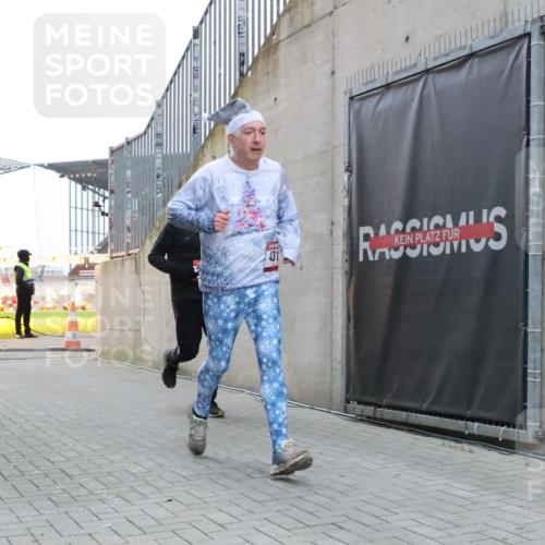 08.12.2024 - St. Pauli X-Mass-Run No. 14 H.Heesch http://msf.ph/oto/7495196 08.12.2024 09:59:45 Ziel 431, 1202, 1802, 1874, 2746, 431, 2746, 2762, 3156, 3157 meine-sportfotos.de