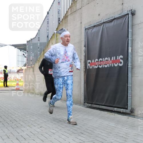 08.12.2024 - St. Pauli X-Mass-Run No. 14 H.Heesch http://msf.ph/oto/7495201 08.12.2024 09:59:45 Ziel 431, 1202, 1802, 1874, 2746, 431, 2746, 2762, 3156, 3157 meine-sportfotos.de