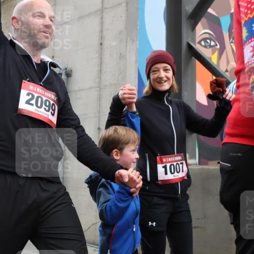 08.12.2024 - St. Pauli X-Mass-Run No. 14 H.Heesch http://msf.ph/oto/7495221 08.12.2024 10:07:31 Ziel 129, 165, 1007, 1720, 2099, 2208, 2843, 2861, 2888, 3338, 3342, 892, 1007, 1124, 1426, 1720, 3153 meine-sportfotos.de