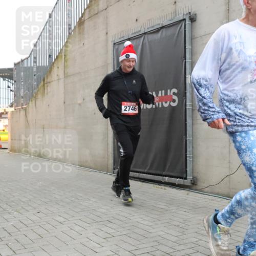 08.12.2024 - St. Pauli X-Mass-Run No. 14 H.Heesch http://msf.ph/oto/7495234 08.12.2024 09:59:46 Ziel 431, 1202, 1802, 2746, 190, 431, 2746, 2762, 3156, 3157 meine-sportfotos.de