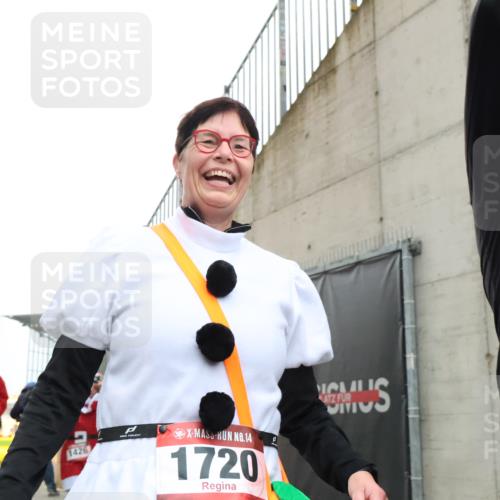 08.12.2024 - St. Pauli X-Mass-Run No. 14 H.Heesch http://msf.ph/oto/7495235 08.12.2024 10:07:32 Ziel 129, 165, 1007, 1720, 2099, 2208, 2843, 2861, 2888, 3153, 3338, 3342, 892, 1124, 1426, 3153 meine-sportfotos.de