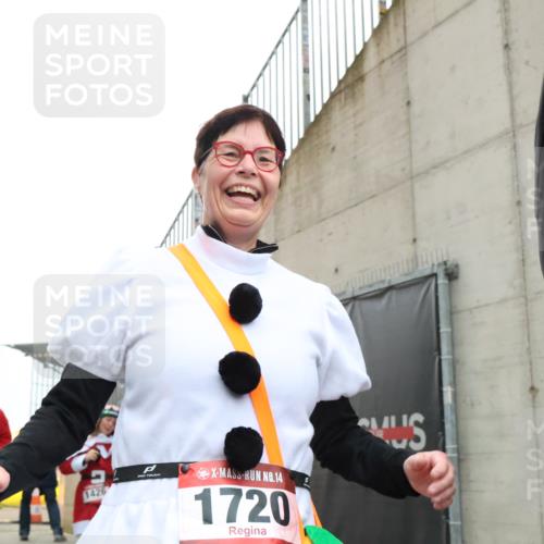 08.12.2024 - St. Pauli X-Mass-Run No. 14 H.Heesch http://msf.ph/oto/7495242 08.12.2024 10:07:32 Ziel 129, 165, 1007, 1720, 2099, 2208, 2843, 2861, 2888, 3153, 3338, 3342, 892, 1124, 1426, 3153 meine-sportfotos.de
