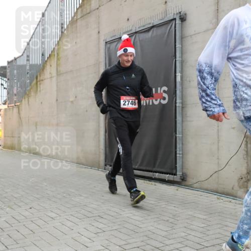 08.12.2024 - St. Pauli X-Mass-Run No. 14 H.Heesch http://msf.ph/oto/7495244 08.12.2024 09:59:46 Ziel 431, 1202, 1802, 2746, 190, 431, 2746, 2762, 3156, 3157 meine-sportfotos.de