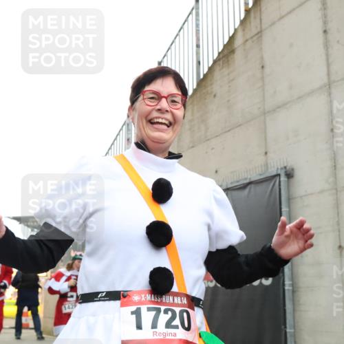 08.12.2024 - St. Pauli X-Mass-Run No. 14 H.Heesch http://msf.ph/oto/7495250 08.12.2024 10:07:32 Ziel 129, 165, 1007, 1720, 2099, 2208, 2843, 2861, 2888, 3153, 3338, 3342, 892, 1124, 1426, 3153 meine-sportfotos.de