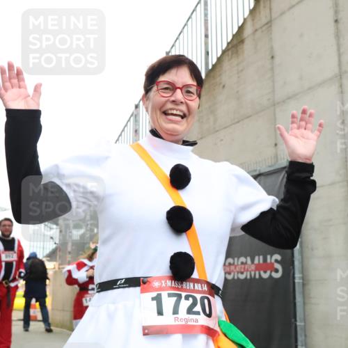 08.12.2024 - St. Pauli X-Mass-Run No. 14 H.Heesch http://msf.ph/oto/7495259 08.12.2024 10:07:32 Ziel 129, 165, 1007, 1720, 2099, 2208, 2843, 2861, 2888, 3153, 3338, 3342, 892, 1124, 1426, 3153 meine-sportfotos.de