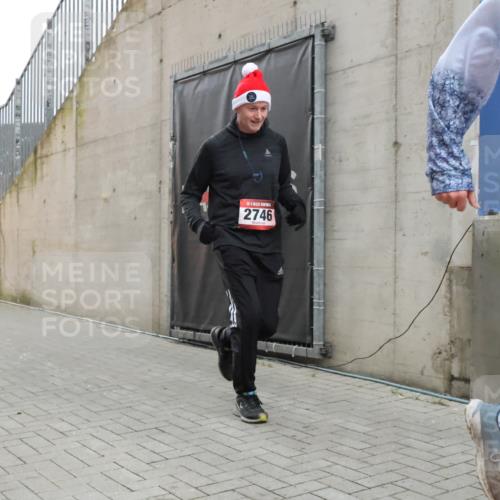 08.12.2024 - St. Pauli X-Mass-Run No. 14 H.Heesch http://msf.ph/oto/7495264 08.12.2024 09:59:46 Ziel 431, 1202, 1802, 2746, 190, 431, 2746, 2762, 3156, 3157 meine-sportfotos.de