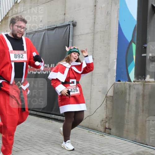 08.12.2024 - St. Pauli X-Mass-Run No. 14 H.Heesch http://msf.ph/oto/7495301 08.12.2024 10:07:34 Ziel 129, 165, 892, 1007, 1426, 1720, 2099, 2208, 2843, 2861, 2888, 3153, 3338, 3342, 892, 1124, 1426, 3153 meine-sportfotos.de