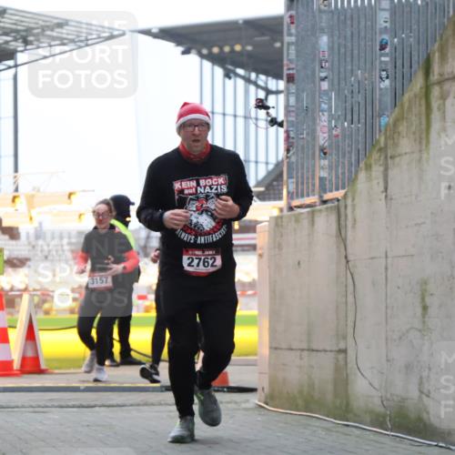 08.12.2024 - St. Pauli X-Mass-Run No. 14 H.Heesch http://msf.ph/oto/7495305 08.12.2024 09:59:49 Ziel 431, 2746, 190, 2762, 3156, 3157 meine-sportfotos.de