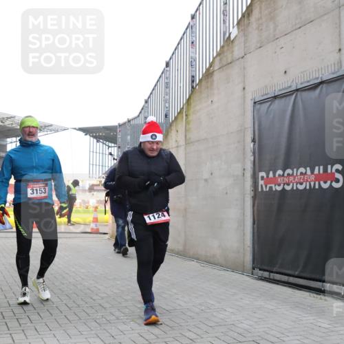 08.12.2024 - St. Pauli X-Mass-Run No. 14 H.Heesch http://msf.ph/oto/7495368 08.12.2024 10:07:35 Ziel 129, 165, 892, 1007, 1426, 1720, 2099, 2208, 2843, 2861, 2888, 3153, 3338, 3342, 892, 1124, 1426 meine-sportfotos.de