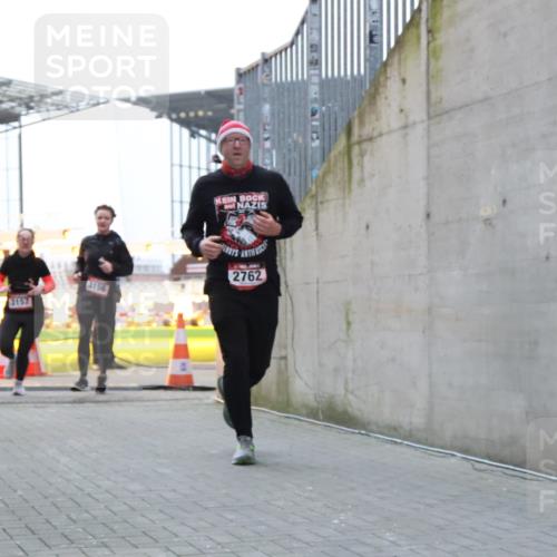 08.12.2024 - St. Pauli X-Mass-Run No. 14 H.Heesch http://msf.ph/oto/7495375 08.12.2024 09:59:49 Ziel 431, 2746, 190, 2762, 3156, 3157 meine-sportfotos.de