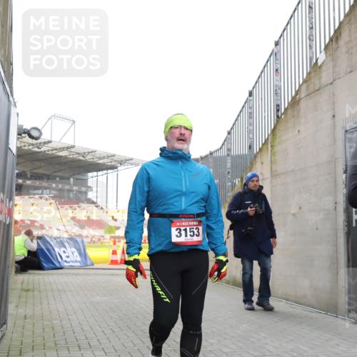 08.12.2024 - St. Pauli X-Mass-Run No. 14 H.Heesch http://msf.ph/oto/7495414 08.12.2024 10:07:37 Ziel 129, 165, 892, 1007, 1124, 1426, 1720, 2099, 2208, 2843, 2861, 2888, 3153, 3338, 3342, 1124 meine-sportfotos.de