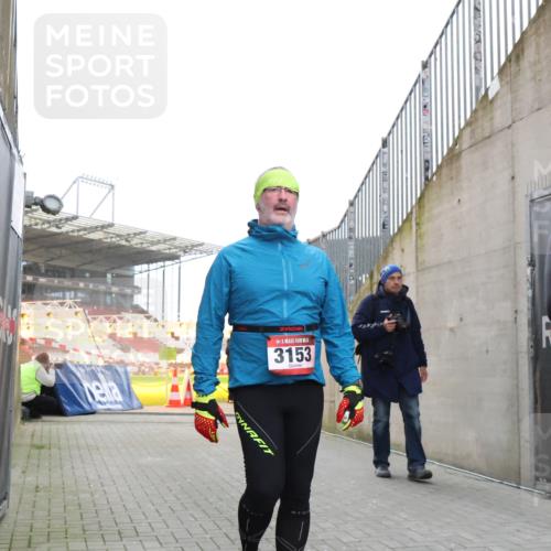 08.12.2024 - St. Pauli X-Mass-Run No. 14 H.Heesch http://msf.ph/oto/7495424 08.12.2024 10:07:37 Ziel 129, 165, 892, 1007, 1124, 1426, 1720, 2099, 2208, 2843, 2861, 2888, 3153, 3338, 3342, 1124 meine-sportfotos.de