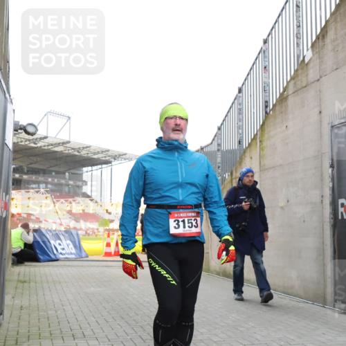 08.12.2024 - St. Pauli X-Mass-Run No. 14 H.Heesch http://msf.ph/oto/7495435 08.12.2024 10:07:37 Ziel 129, 165, 892, 1007, 1124, 1426, 1720, 2099, 2208, 2843, 2861, 2888, 3153, 3338, 3342, 1124 meine-sportfotos.de