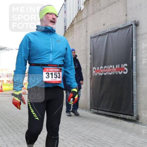 08.12.2024 - St. Pauli X-Mass-Run No. 14 H.Heesch http://msf.ph/oto/7495465 08.12.2024 10:07:38 Ziel 129, 165, 892, 1007, 1124, 1426, 1720, 2099, 2208, 2861, 3153, 3338, 3342, 1124 meine-sportfotos.de
