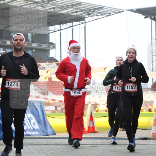 08.12.2024 - St. Pauli X-Mass-Run No. 14 H.Heesch http://msf.ph/oto/7495470 08.12.2024 10:07:52 Ziel 1092, 1152, 1153, 1274, 1685, 2504, 2505 meine-sportfotos.de