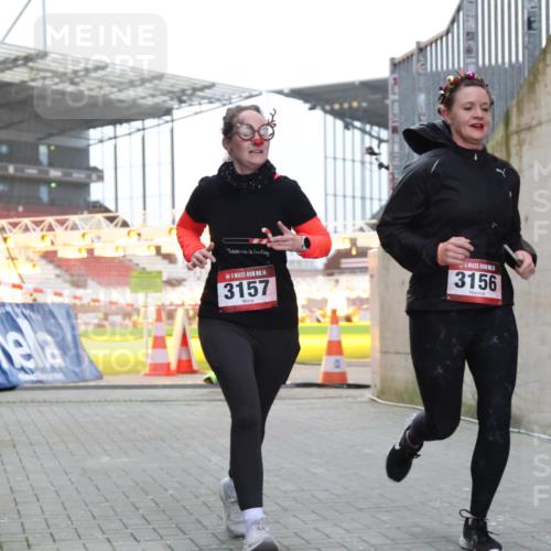 08.12.2024 - St. Pauli X-Mass-Run No. 14 H.Heesch http://msf.ph/oto/7495502 08.12.2024 09:59:52 Ziel 431, 2746, 2762, 3156, 3157, 190, 2762, 3156, 3157 meine-sportfotos.de