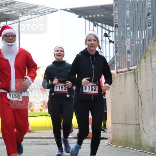 08.12.2024 - St. Pauli X-Mass-Run No. 14 H.Heesch http://msf.ph/oto/7495527 08.12.2024 10:07:54 Ziel 1274, 1092, 1152, 1153, 1274, 1685, 1867, 2504, 2505 meine-sportfotos.de