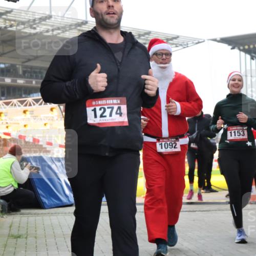08.12.2024 - St. Pauli X-Mass-Run No. 14 H.Heesch http://msf.ph/oto/7495536 08.12.2024 10:07:54 Ziel 1274, 1092, 1152, 1153, 1274, 1685, 1867, 2504, 2505 meine-sportfotos.de