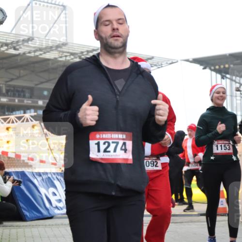 08.12.2024 - St. Pauli X-Mass-Run No. 14 H.Heesch http://msf.ph/oto/7495558 08.12.2024 10:07:55 Ziel 1152, 1153, 1274, 9, 1092, 1152, 1153, 1274, 1685, 1867, 2504, 2505 meine-sportfotos.de