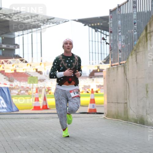08.12.2024 - St. Pauli X-Mass-Run No. 14 H.Heesch http://msf.ph/oto/7495576 08.12.2024 09:59:54 Ziel 190, 431, 2746, 2762, 3156, 3157, 100, 190, 3156, 3157 meine-sportfotos.de