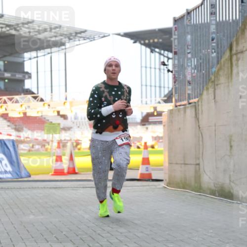08.12.2024 - St. Pauli X-Mass-Run No. 14 H.Heesch http://msf.ph/oto/7495579 08.12.2024 09:59:54 Ziel 190, 431, 2746, 2762, 3156, 3157, 100, 190, 3156, 3157 meine-sportfotos.de