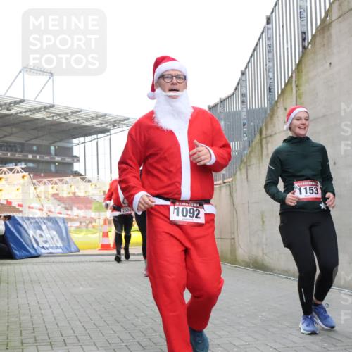 08.12.2024 - St. Pauli X-Mass-Run No. 14 H.Heesch http://msf.ph/oto/7495581 08.12.2024 10:07:56 Ziel 1092, 1152, 1153, 1274, 9, 11, 1092, 1152, 1153, 1685, 1867, 2504, 2505 meine-sportfotos.de