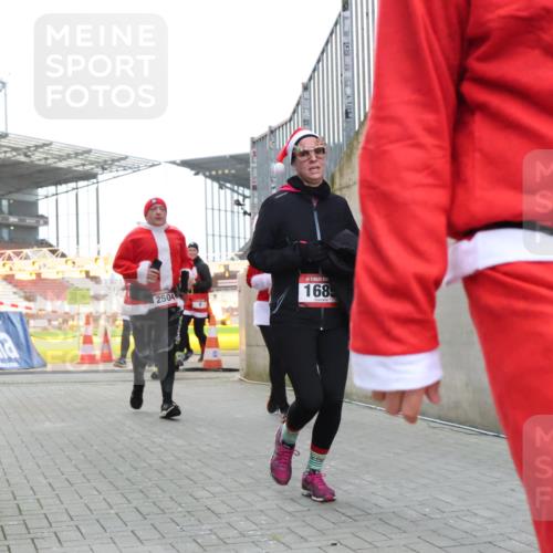 08.12.2024 - St. Pauli X-Mass-Run No. 14 H.Heesch http://msf.ph/oto/7495612 08.12.2024 10:07:58 Ziel 1092, 1152, 1153, 1274, 1685, 9, 11, 1092, 1685, 1867, 2350, 2501, 2504, 2505 meine-sportfotos.de