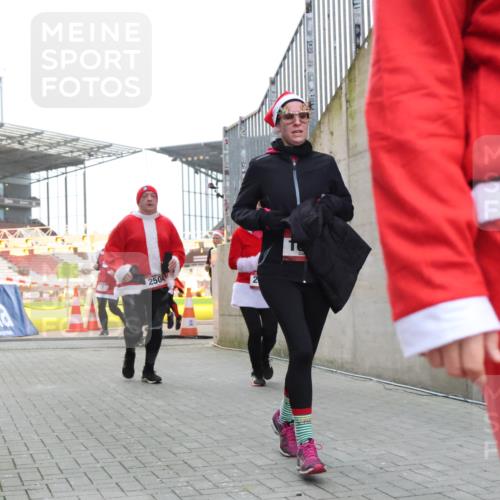 08.12.2024 - St. Pauli X-Mass-Run No. 14 H.Heesch http://msf.ph/oto/7495627 08.12.2024 10:07:58 Ziel 1092, 1152, 1153, 1274, 1685, 9, 11, 1092, 1685, 1867, 2350, 2501, 2504, 2505 meine-sportfotos.de