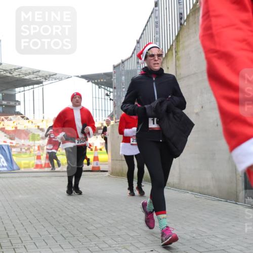 08.12.2024 - St. Pauli X-Mass-Run No. 14 H.Heesch http://msf.ph/oto/7495632 08.12.2024 10:07:58 Ziel 1092, 1152, 1153, 1274, 1685, 9, 11, 1092, 1685, 1867, 2350, 2501, 2504, 2505 meine-sportfotos.de