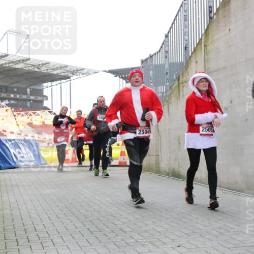 08.12.2024 - St. Pauli X-Mass-Run No. 14 H.Heesch http://msf.ph/oto/7495637 08.12.2024 10:07:59 Ziel 1092, 1152, 1153, 1274, 1685, 2505, 9, 11, 1297, 1685, 1867, 2350, 2501, 2504, 2505 meine-sportfotos.de