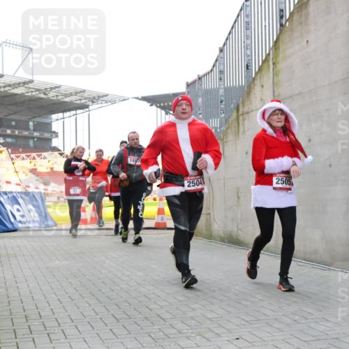 08.12.2024 - St. Pauli X-Mass-Run No. 14 H.Heesch http://msf.ph/oto/7495642 08.12.2024 10:07:59 Ziel 1092, 1152, 1153, 1274, 1685, 2505, 9, 11, 1297, 1685, 1867, 2350, 2501, 2504, 2505 meine-sportfotos.de